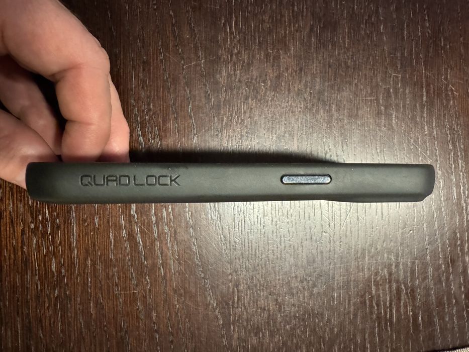 Etui Quadlock Iphone 15 PRO Magsafe