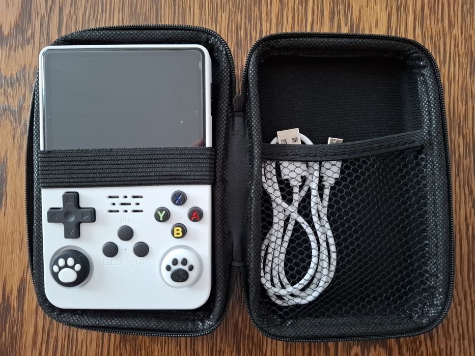 Game console 64GB + etui