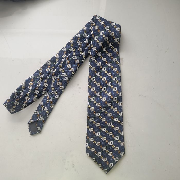 темно-синя краватка з картами