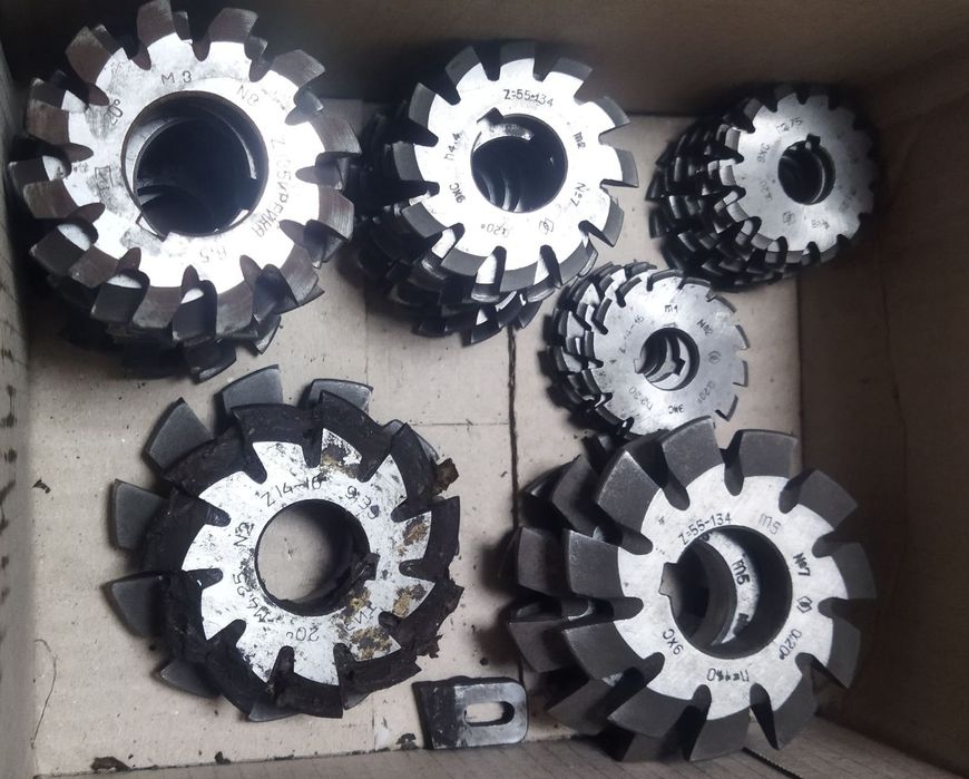 Фрезы торцевые,дисковые, модульные разные.