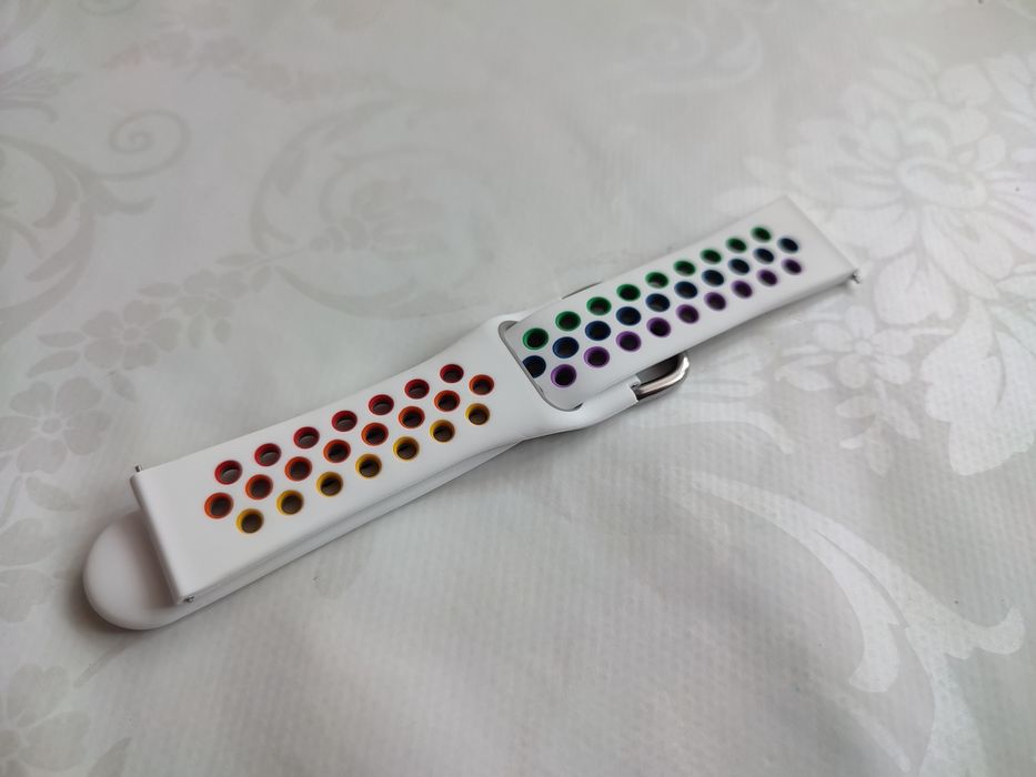Śliczny pasek wymienny do zegarka sportowego 20mm - biały