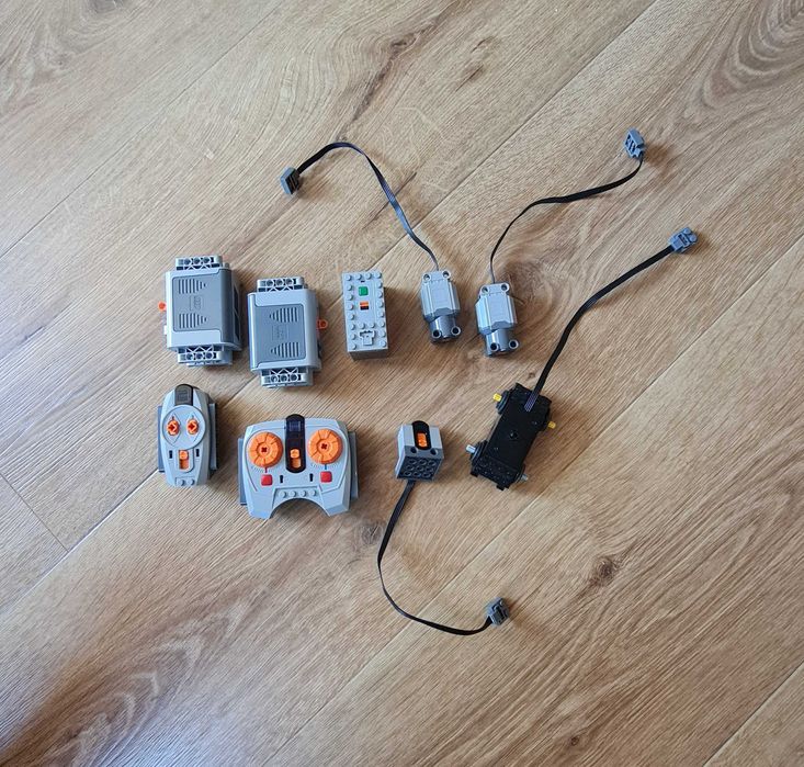 zestaw Lego - siniki, odbiornik, kontrolery, koszyczki na baterie