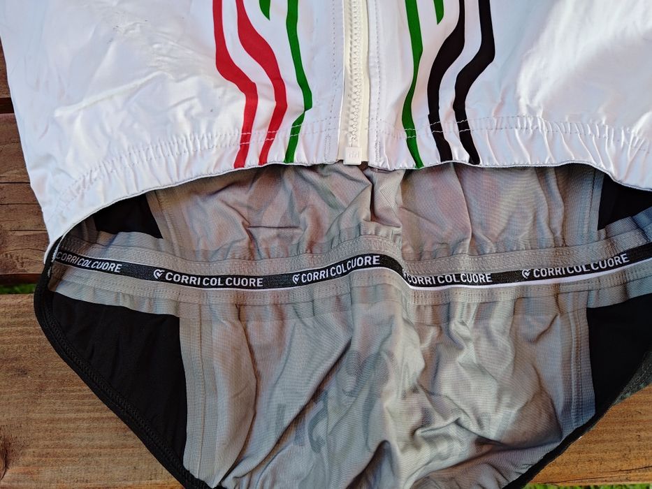 UAE kurtka peleryna Pissei