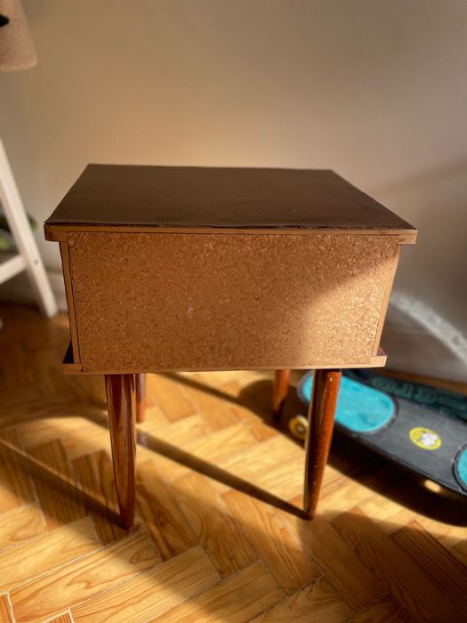 Mesa de cabeceira antiga