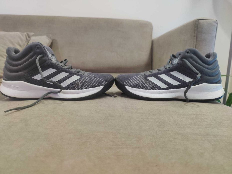 Sapatilhas Adidas tam. 42 em excelente estado