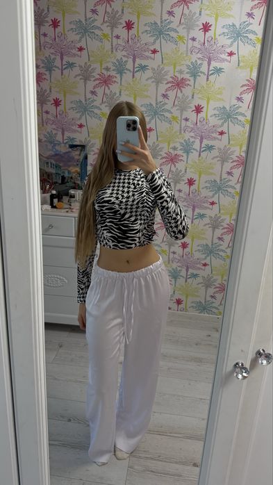 Короткий лонгслів Bershka