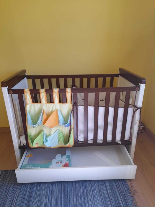 Cama de grades madeira com gaveta