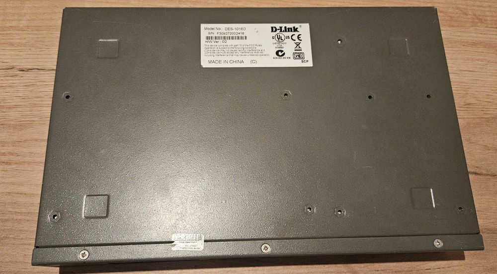 D-Link DES-1016D – switch 16-portowy 10/100 Mb/s, metalowa obudowa