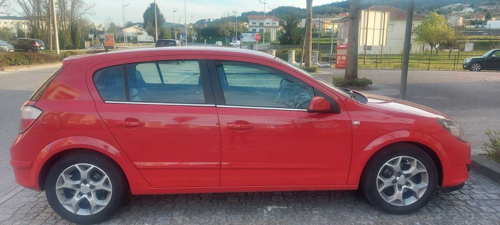 Opel Astra 1.4 Cosmo (2004) – Excelente Estado, Fiável e Pronto a Circular