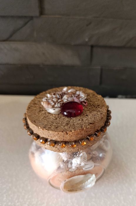 Frasco Sais marinhos e búzios mar, adorno c/ concha cores arco íris