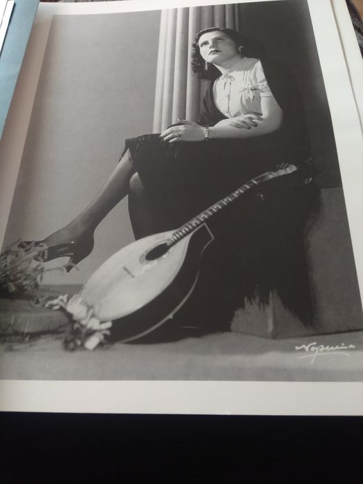 Livro + fotos da grande fadista