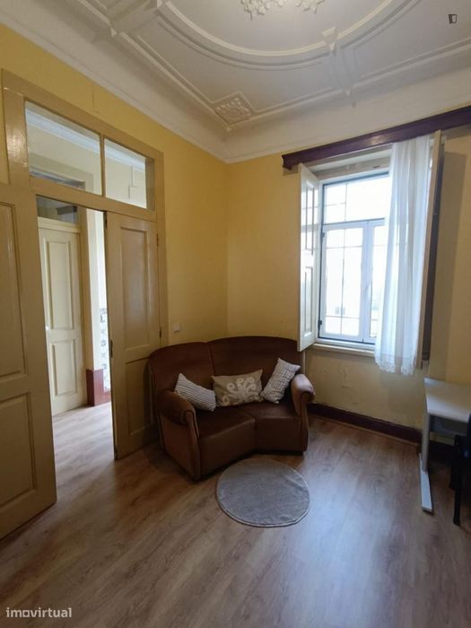 Quarto - localizado em Montes Claros Coimbra