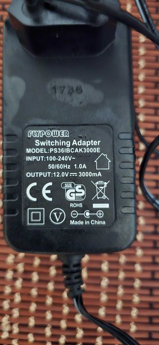 Samsung 14дюймов, новый. Можно подключать от 12в в машине.