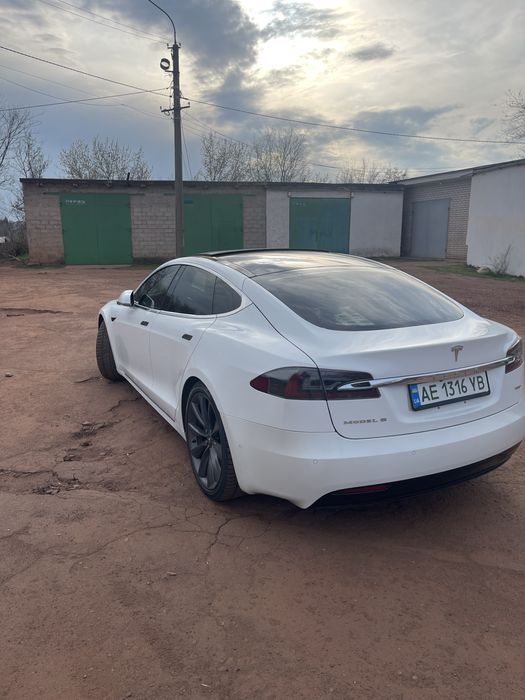 Tesla model s 75D