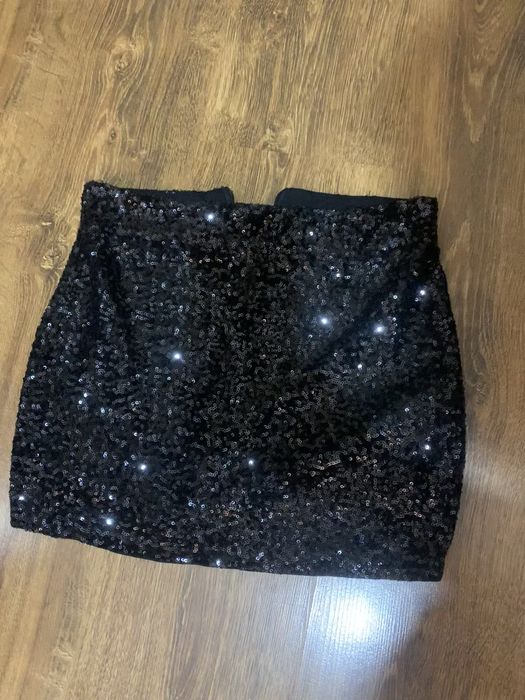 Блискуча, чорна міні спідниця Bershka у паєтках