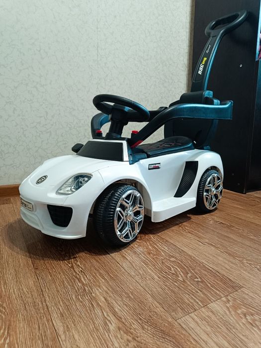 Електромобіль толокатор дитячий