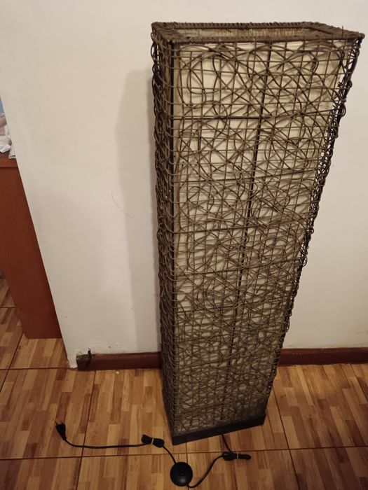 Candeeiro de pé moderno