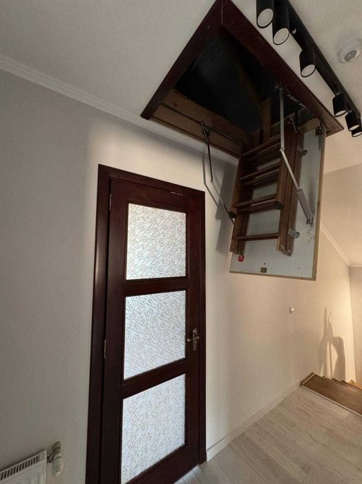 2-х поверховий будинок з ремонтом в с. Нижнів