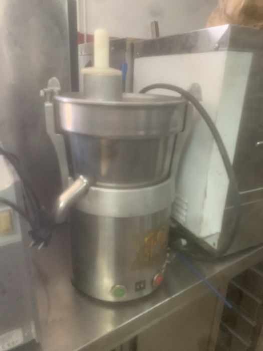 Equipamento hoteleiro , maquina de descascar batatas