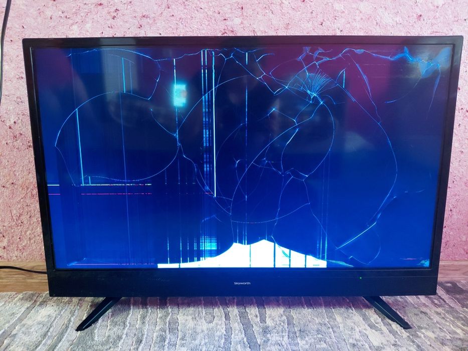 Телевізор 32" Skyworth 32E3 на запчастини!