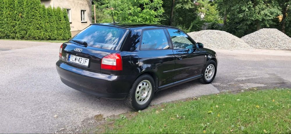 Audi A 3  poj 1.6 benzyna