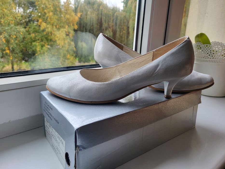 Srebrne czułenka, szpilki, na niskim obcasie rozmiar 39