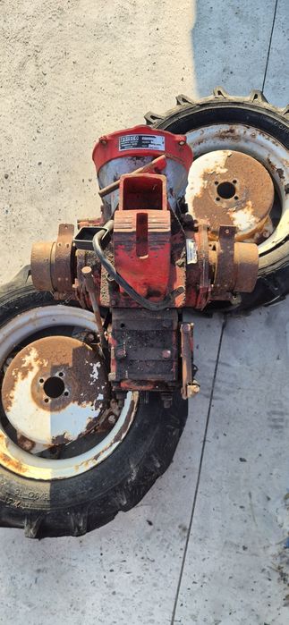 Várias  caixas de motocultivador 8,10,12e 14cv