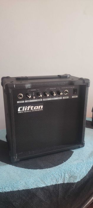Clifton M-20  amplificador para guitarra elétrica