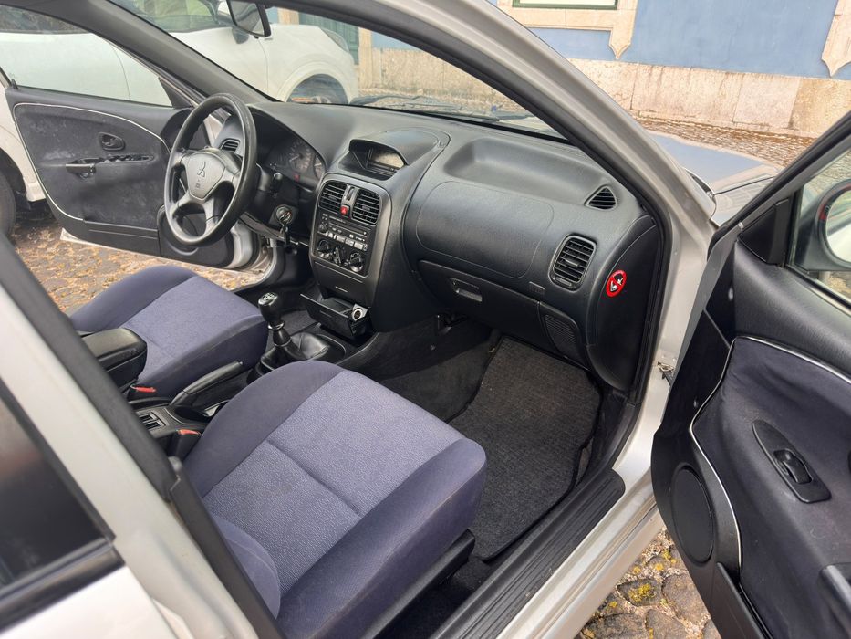 Mitsubishi Carisma — fotografia 8
