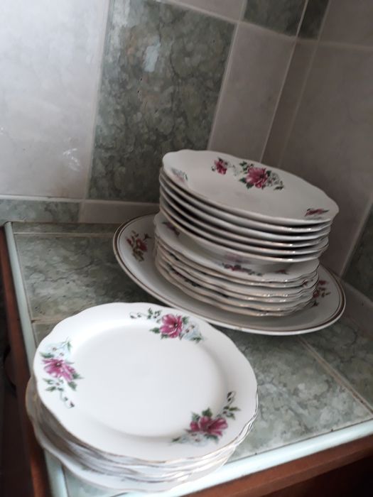 Śliczny nieużywany serwis obiadowy z chińskiej porcelany