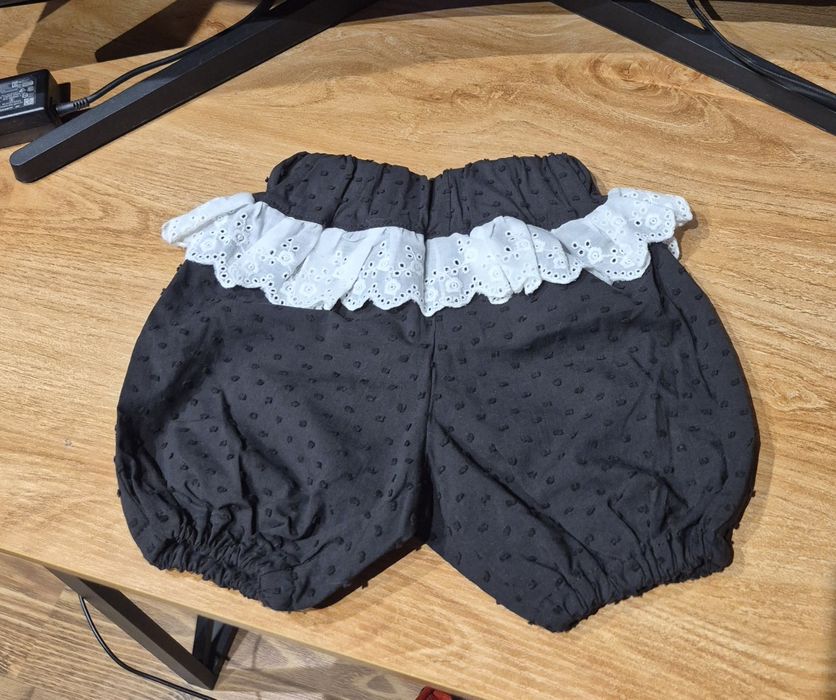 Spodenki ręcznie szyte z koronką rozm. 74