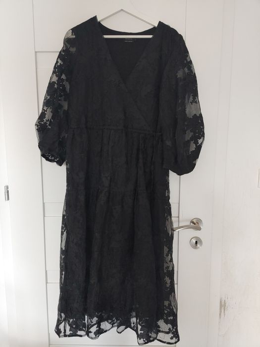 Suknia wizytowa kopertowa sukienka czarna koronka rozm. L Reserved
