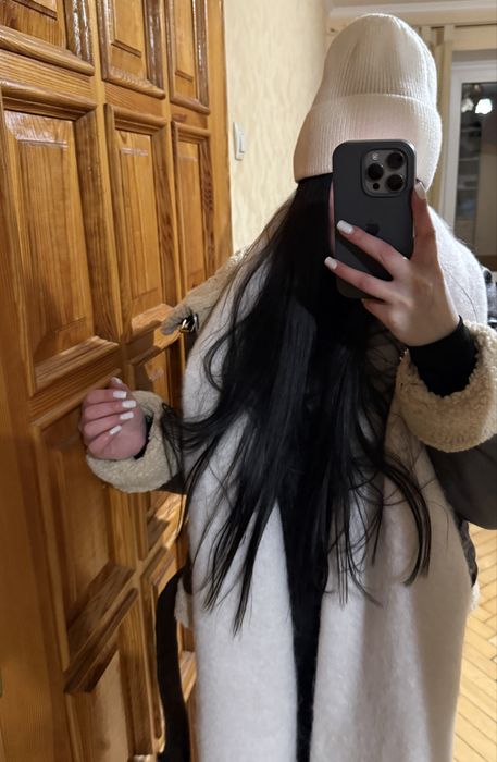 Зимова жіноча шапка