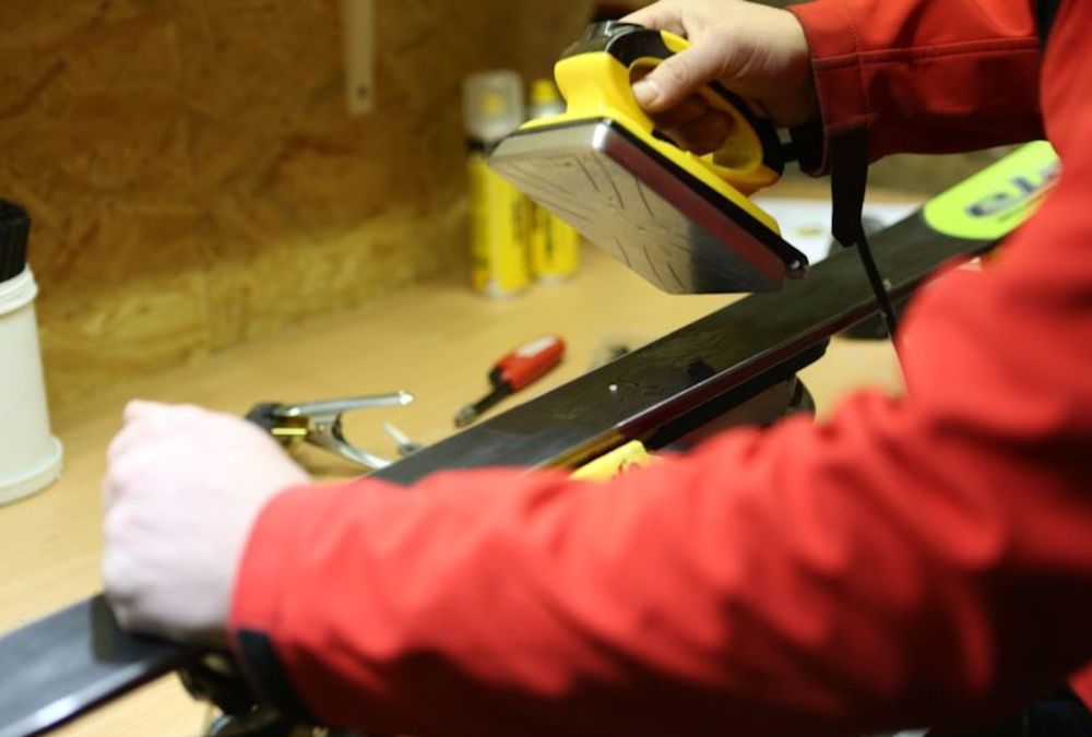 Serwis / Smarowanie NART i SNOWBOARDów. Serwis podstawowy 65zl.