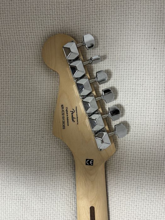 Kit Guitarra Elétrica Squier + Amplificador – Como Novo