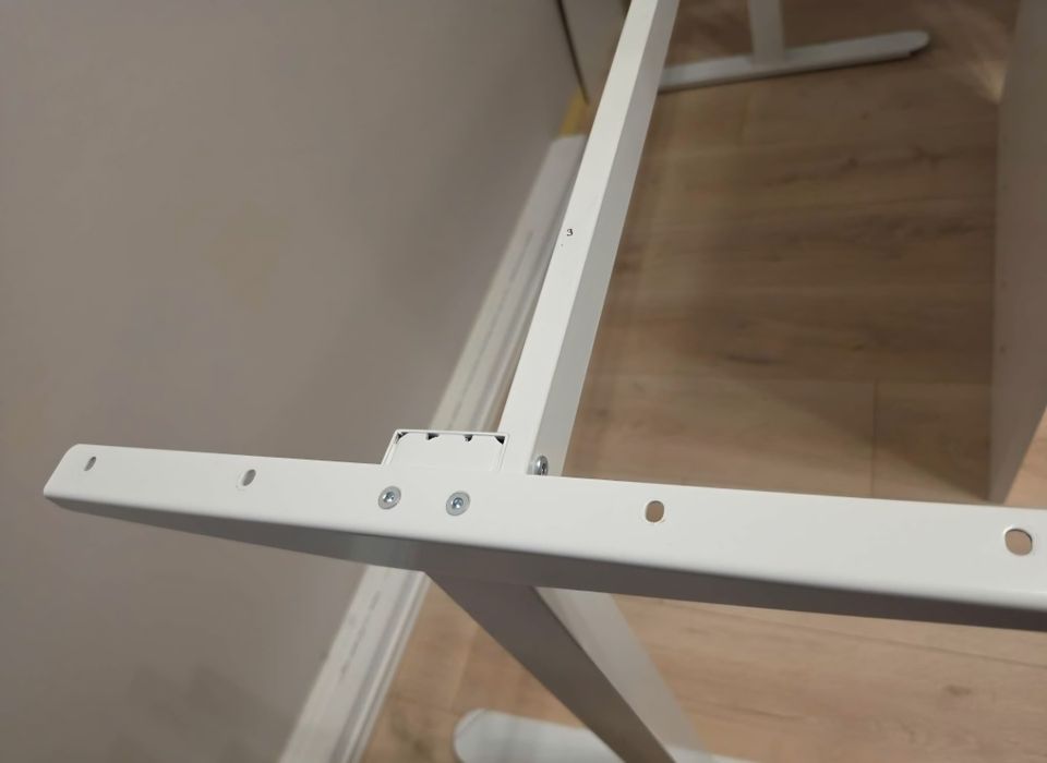 Biurko STAUNING 80x160 w białym kolorze.