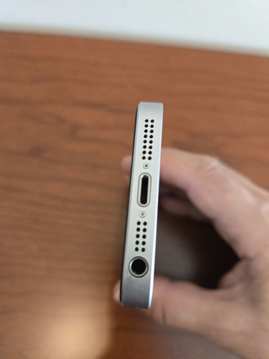 Apple iphone SE.