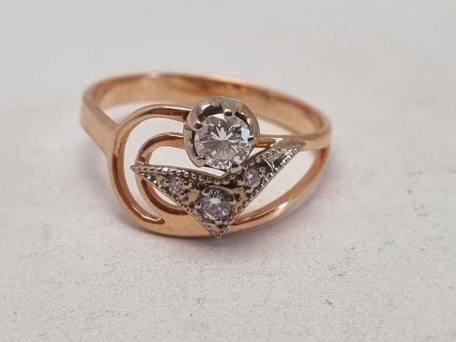 Золотое кольцо с бриллиантами