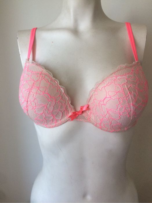 3 Soutiens  NOVOS. Varios tamanhos. Tamanhos e preços ns descrição