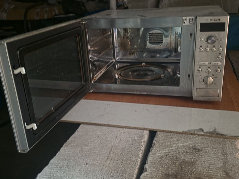 Bosch mikrofalówka z piekarnikiem / termoobiegiem (kombi) – sprawna