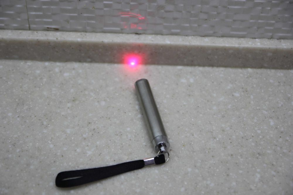 НОВАЯ Лазерная указка + LED фонарик с батарейками