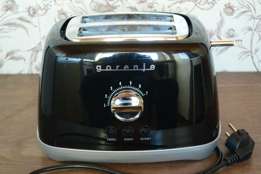 Тостер "Gorenje". Нуждается в ремонте.