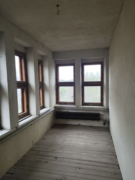 Будинок, господські приміщення, ставок свій