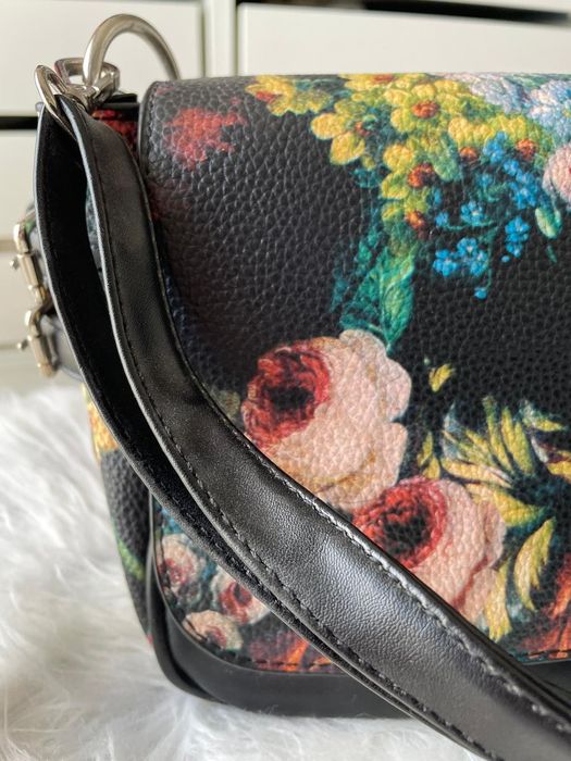 Mala tiracolo com padrão