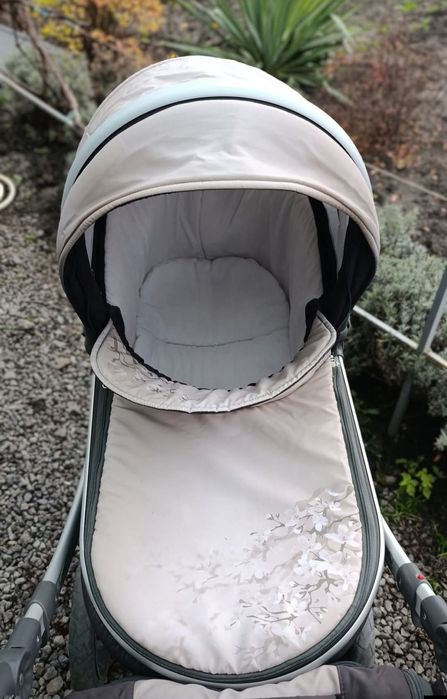 Продам хороший візочок 2/1