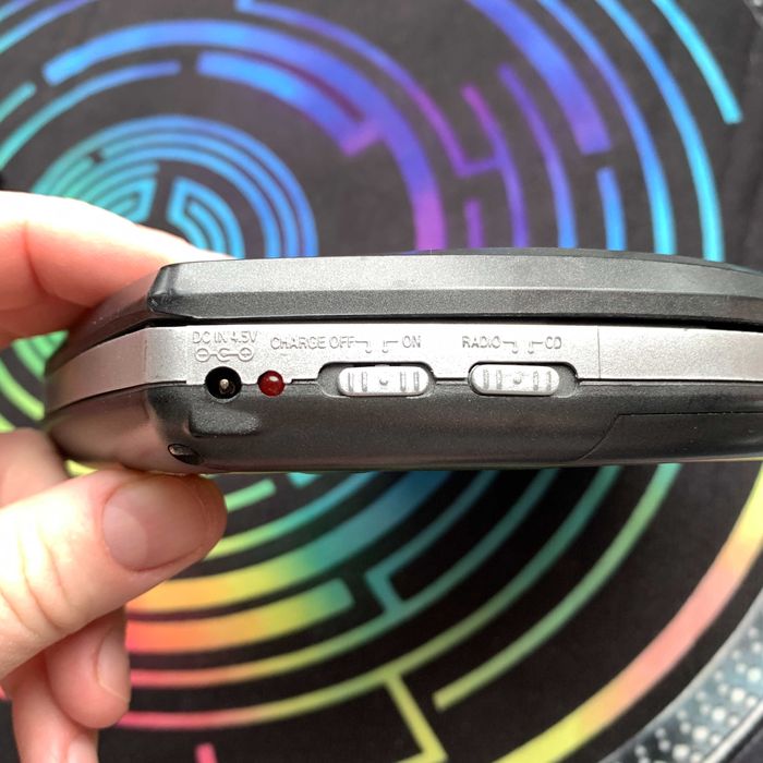 Програвач компакт-дисків ROADSTAR PCD 9550MPT , fm радіо,адаптер