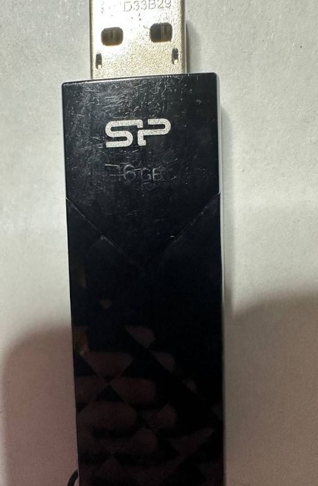 Чорна флешка 16 GB SP
