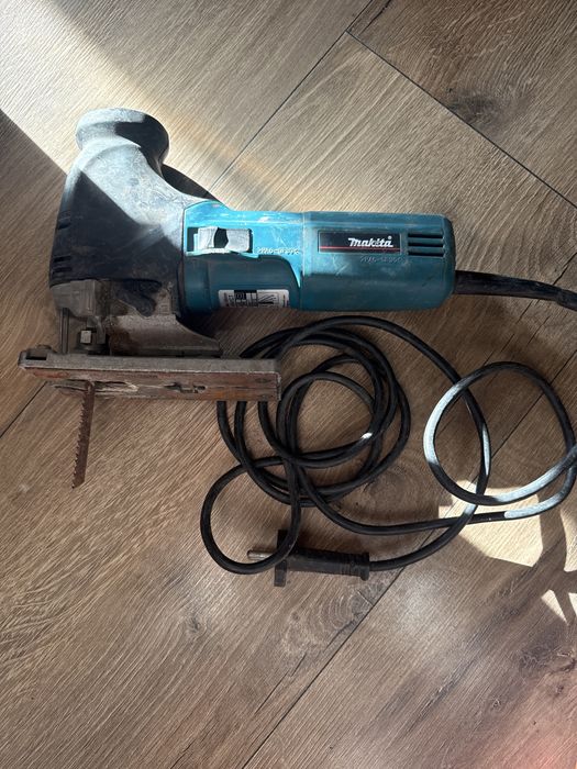 wyrzynarka to model Makita 4341CT o mocy 720W. Sprawna !