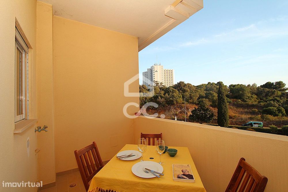 Apartamento T1 no condomínio " Casa da Praia" com piscina e garagem a