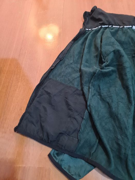 Casaco Reebok com capuz